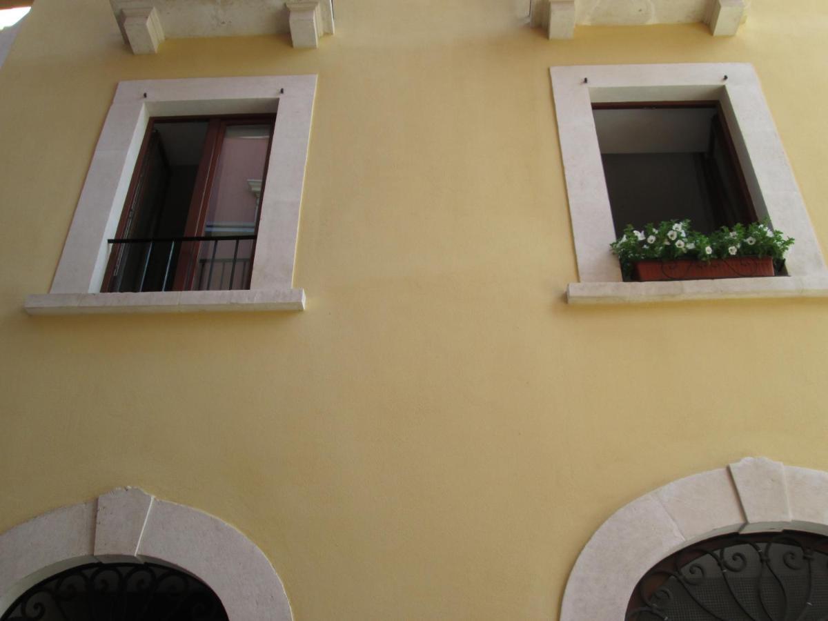 B&B Regina Margherita LʼAquila Exterior foto